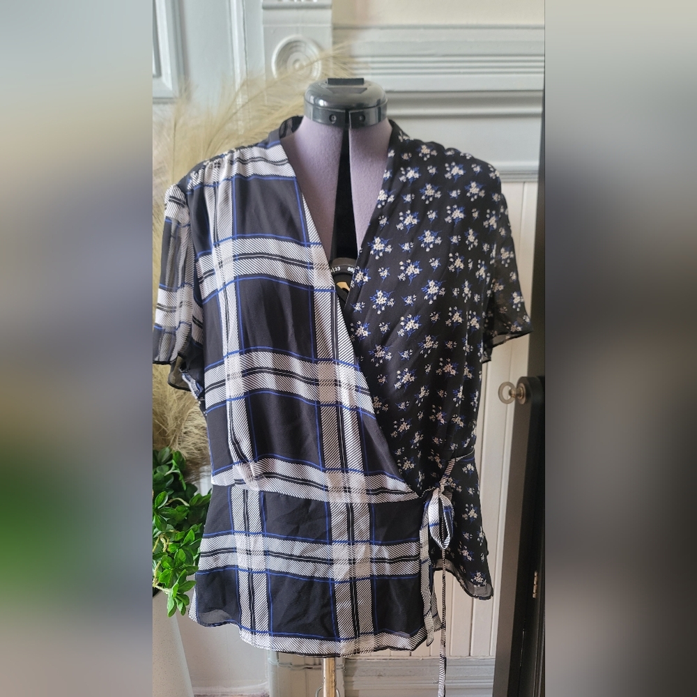 2-tone patterned peplum top